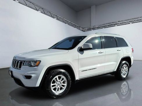 Used 2019 Jeep Grand Cherokee Laredo AWD/4WD image 11