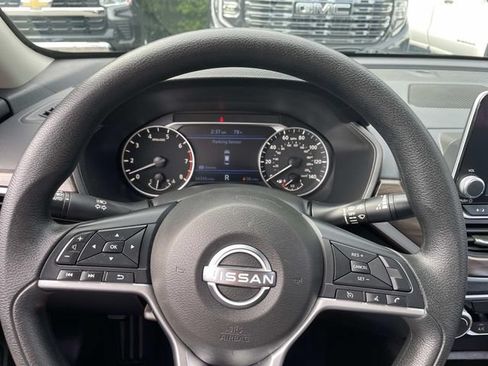 Used 2024 Nissan Altima 2.5 SV FWD image 30