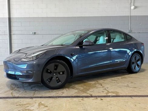 Used 2023 Tesla Model 3 Standard Range image 1