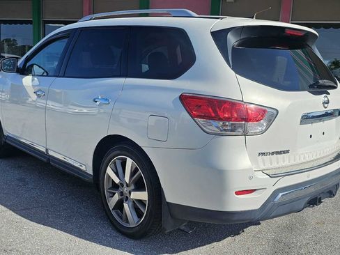 Used 2014 Nissan Pathfinder Platinum FWD image 3