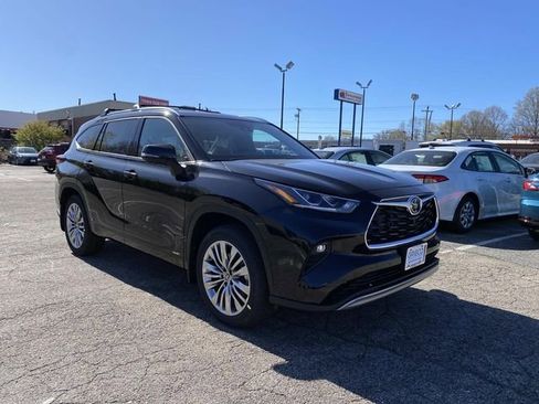 New 2026 Toyota Highlander Platinum AWD/4WD image 1