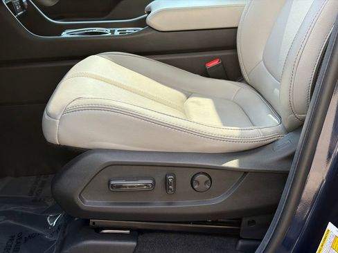 Certified 2025 Honda Pilot Touring image 17