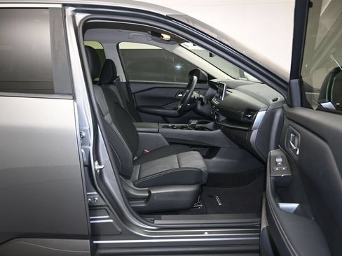 Certified 2024 Nissan Rogue SV FWD image 26