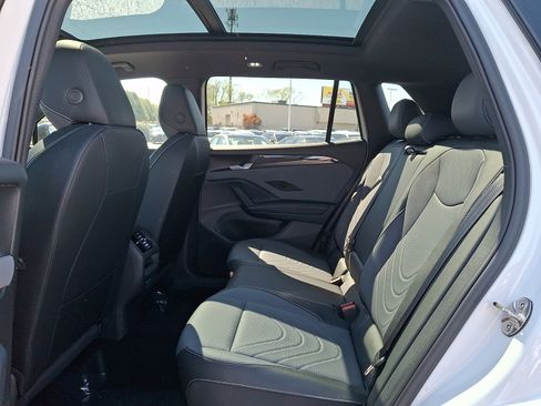 New 2026 Volkswagen Tiguan SE R-Line AWD/4WD image 6