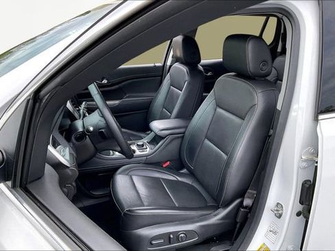 Used 2023 GMC Acadia SLT image 15