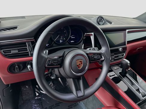 Certified 2026 Porsche Macan AWD/4WD image 12
