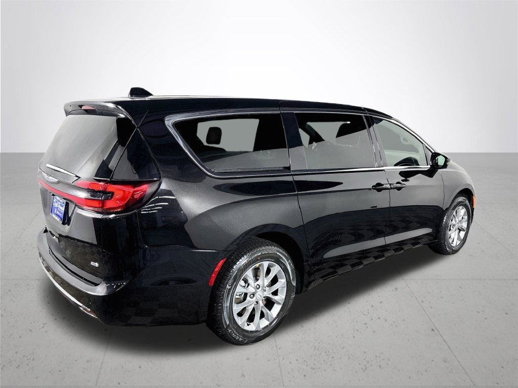 New 2026 Chrysler Pacifica Select AWD/4WD image 6
