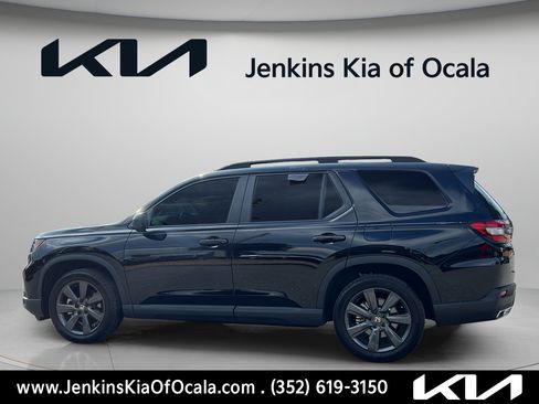 Used 2025 Honda Pilot Sport image 6