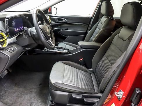 Used 2026 Chevrolet Trax LT w/ Driver Confidence Package image 8