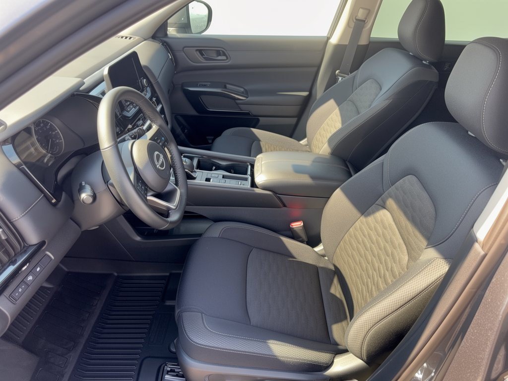 Certified 2025 Nissan Pathfinder SV FWD image 9