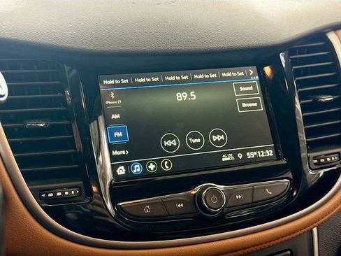 Used 2019 Chevrolet Trax LT w/ Sun & Sound Package AWD/4WD image 15