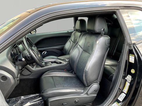 Used 2015 Dodge Challenger SXT w/ Super Sport Group (SS/T) RWD image 20