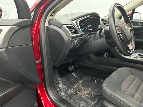 Used 2019 Ford Fusion SE image 23