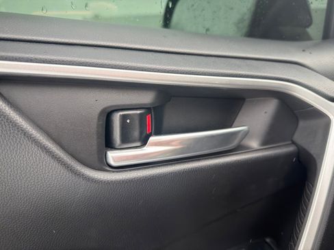 Used 2021 Toyota RAV4 XLE image 11