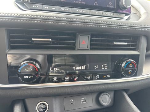 Certified 2023 Nissan Rogue SV FWD image 17