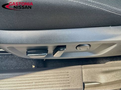 Used 2025 Nissan Rogue SV AWD/4WD image 25
