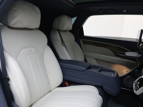 New 2025 Bentley Bentayga Extended Wheelbase image 28