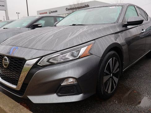 Used 2022 Nissan Altima 2.5 SV image 1