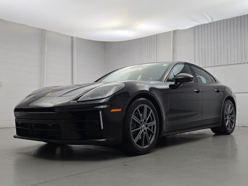 Certified 2025 Porsche Panamera 4 AWD/4WD image 1