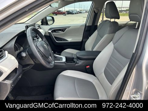 Used 2022 Toyota RAV4 XLE Premium image 26