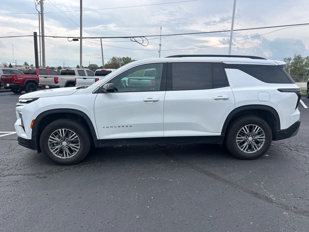 Used 2025 Chevrolet Traverse LT FWD image 8