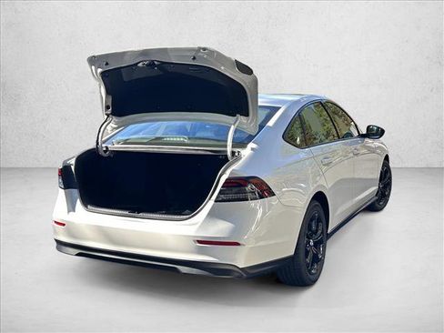 New 2025 Honda Accord SE image 2