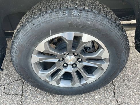 Used 2022 Chevrolet Silverado 1500 High Country w/ Z71 Off-Road Package image 8