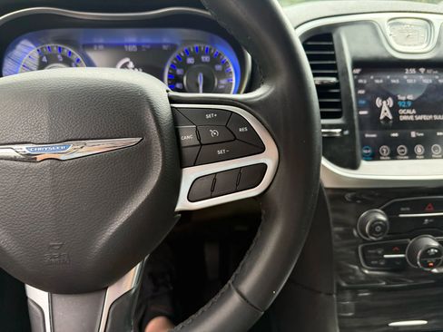 Used 2018 Chrysler 300 Touring w/ Sport Appearance Package image 22