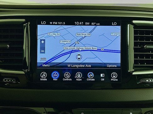 Used 2017 Chrysler Pacifica Touring-L FWD image 15