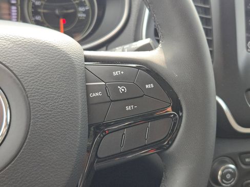 Used 2021 Jeep Cherokee Latitude Plus w/ Sun & Sound Group AWD/4WD image 20