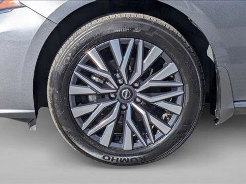 Used 2024 Nissan Altima 2.5 SV image 27