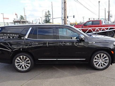 Used 2022 GMC Yukon Denali w/ Denali Premium Package image 6