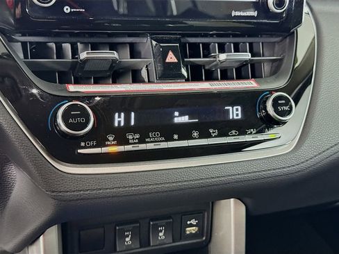 Used 2022 Toyota Corolla Cross XLE image 20