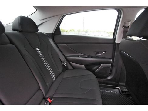 Certified 2022 Hyundai Elantra SEL w/ Convenience + Premium Package FWD image 13