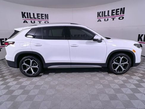 Used 2025 Volkswagen Tiguan SE image 8