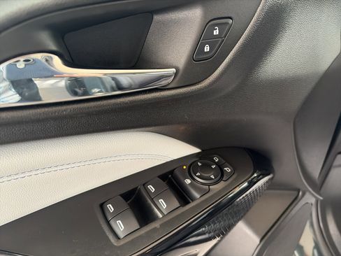 Used 2025 Chevrolet Trax LT image 13