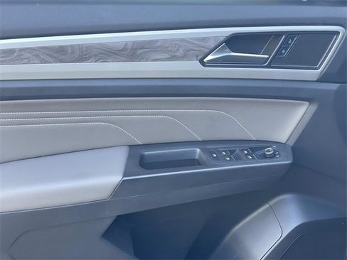 Used 2023 Volkswagen Atlas Cross Sport SE image 18