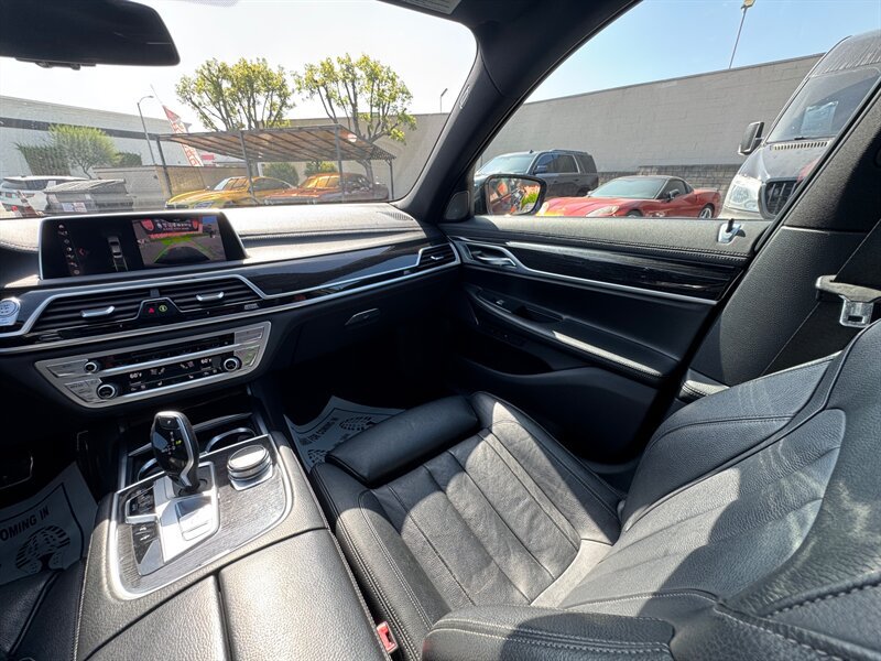 Used 2019 BMW 740i w/ M Sport Package RWD image 33