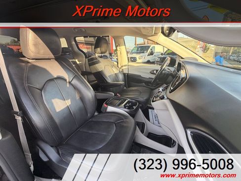 Used 2019 Chrysler Pacifica Touring-L w/ Advanced Safetytec Group FWD image 38