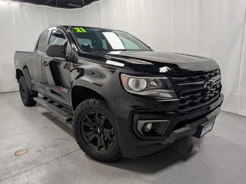 Used 2021 Chevrolet Colorado Z71 w/ Z71 Midnight Edition AWD/4WD image 2