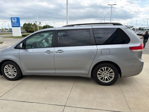 Used 2013 Toyota Sienna XLE FWD image 8