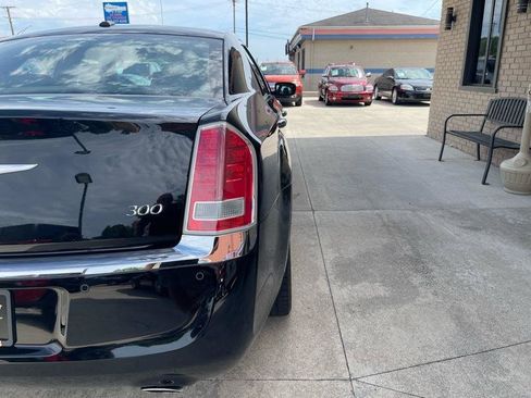 Used 2012 Chrysler 300 Limited w/ Luxury Group RWD image 11