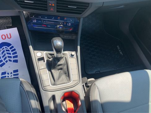 Used 2025 Volkswagen Jetta SE FWD image 19