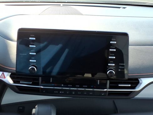 Used 2022 Toyota Sienna XSE image 19