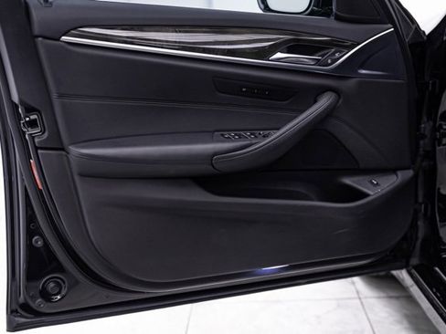 Used 2019 BMW 530i xDrive image 23