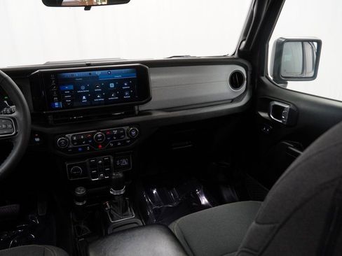 Used 2024 Jeep Wrangler Unlimited w/ Convenience Group image 28