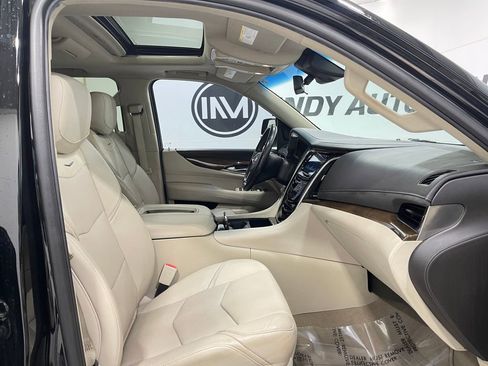 Used 2019 Cadillac Escalade Luxury image 36