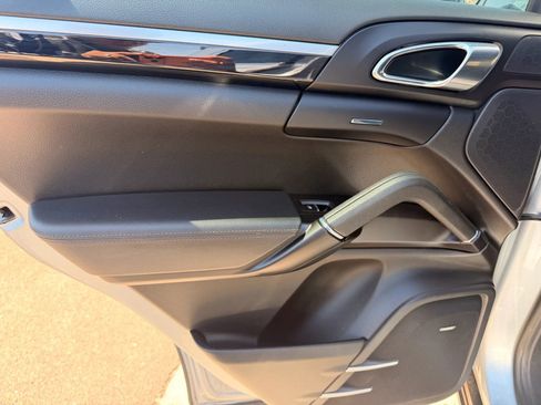 Used 2016 Porsche Cayenne AWD/4WD image 34