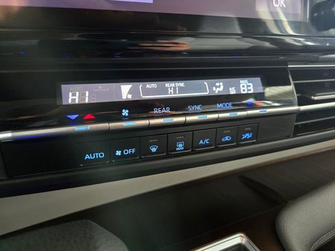 Used 2023 Toyota Sienna LE image 14