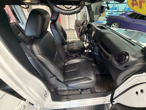 Used 2014 Jeep Wrangler Unlimited Sahara AWD/4WD image 41